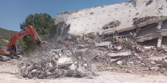 Isparta’da Deprem Riskli Sav Okulları Yıkılıyor: Yeni Bina Ne Zaman?