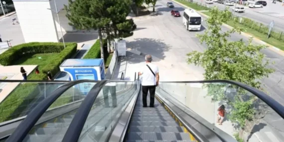 Şehir Hastanesi Üst Geçidi’ndeki Arıza Vatandaşları Mağdur Ediyor