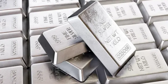 Gümüş Fiyatları 14 Yıllık Zirvede: Fed’in Faiz Politikası ve Kritik Mineral Statüsü Etkili