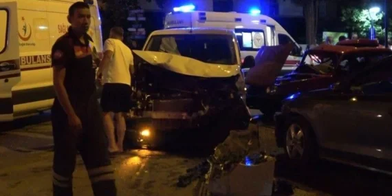 Burdur’da Üç Araçlık Kazada Bir Kişi Hayatını Kaybetti, Dört Kişi Yaralandı