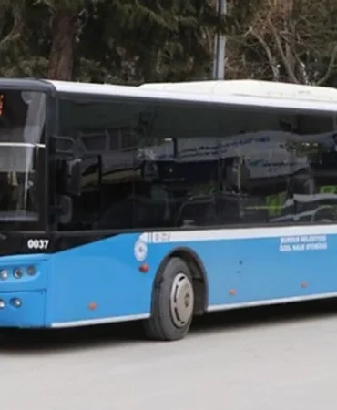 Burdur Belediyesi'nden Öğrencilere 2000 TL Ulaşım Desteği