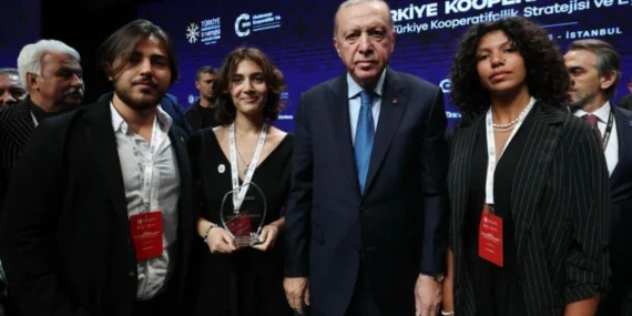 Üniversiteli Gençlerin ‘Birlikte Büyümek’ Başarısı: Zirve Ödülünü Cumhurbaşkanı Erdoğan Takdim Etti